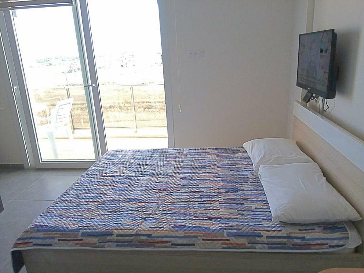 Long Beach Holiday Apartments Trikomo Екстериор снимка