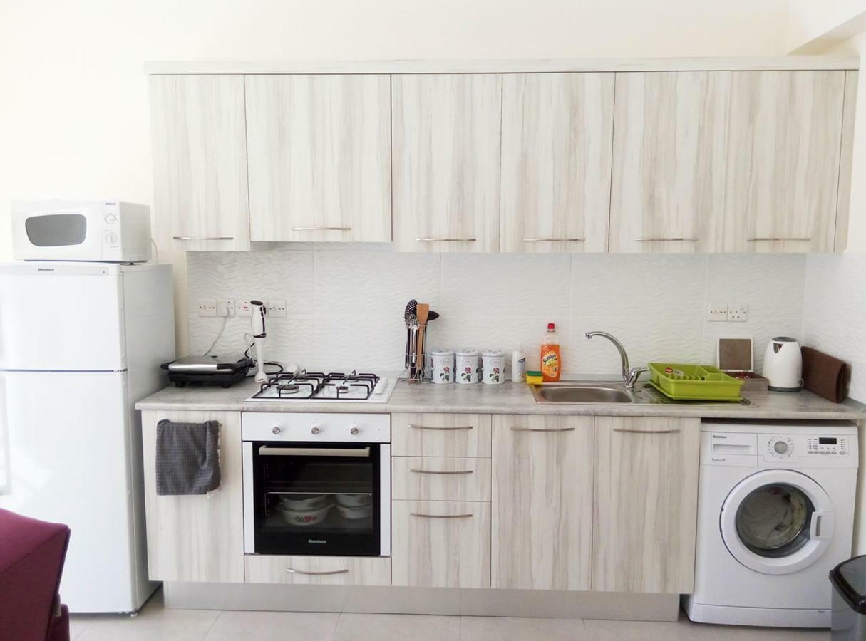 Long Beach Holiday Apartments Trikomo Екстериор снимка